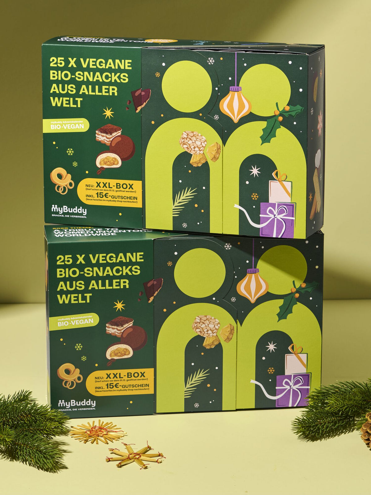 myBuddy Adventskalender 2026, BIO-VEGAN, zwei Verpackungen gestapelt, beiger Hintergrund
