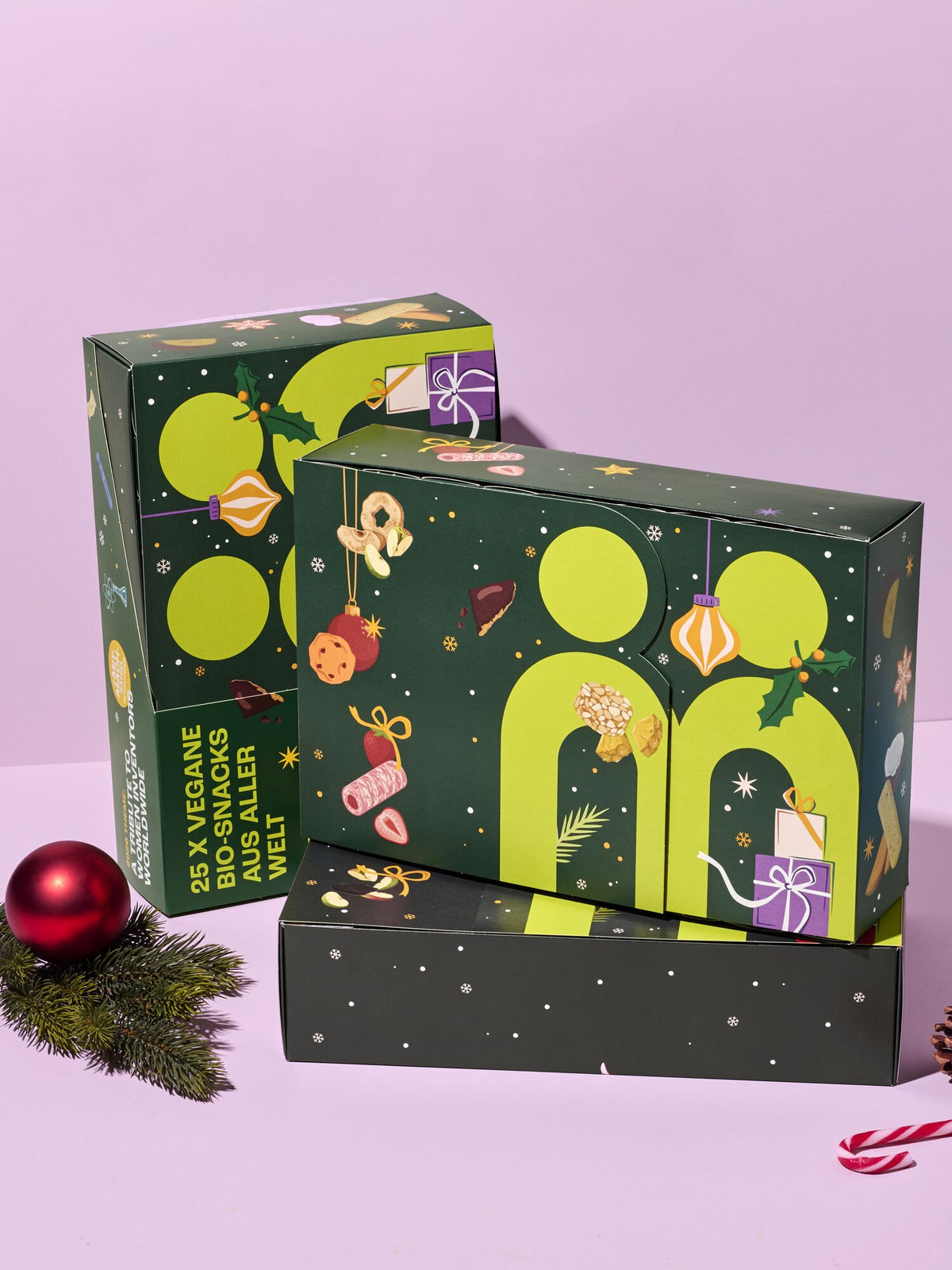 myBuddy Adventskalender 2026, BIO-VEGAN, zwei Verpackungen vor lila Hintergrund