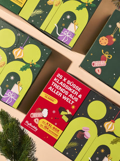 myBuddy Adventskalender 2026, CLASSIC und BIO-VEGAN liegend, beiger Hintergrund