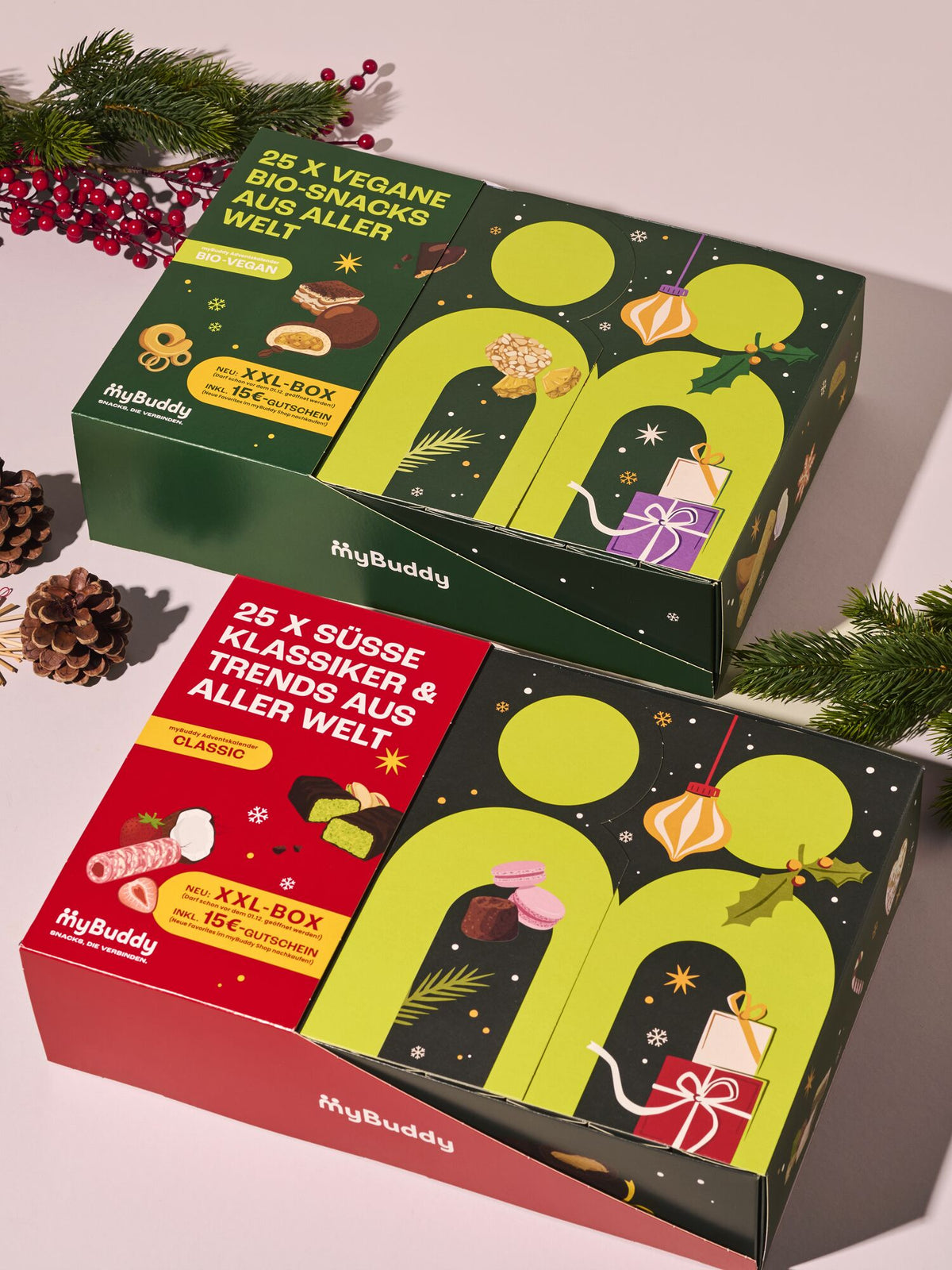 myBuddy Adventskalender 2026, CLASSIC und BIO-VEGAN mit Zapfen und Beeren dekoriert
