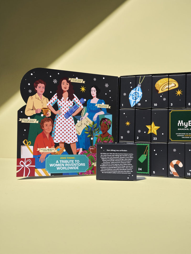 myBuddy Adventskalender 2026, geoeffneter Kalender mit XXL-Box, gelber Hintergrund